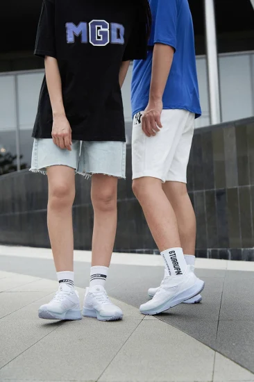 도매 맞춤형 플라이 니트 운동화 세련된 남성과 여성 신발 워킹 스타일 신발